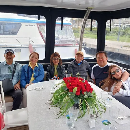 Merza Yatcilik Hotel en barco Estambul